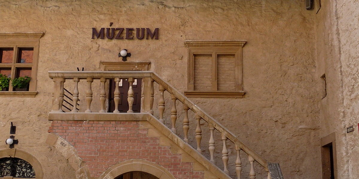 Morbid képes levelezőlap a Zempléni Múzeum gyűjteményében