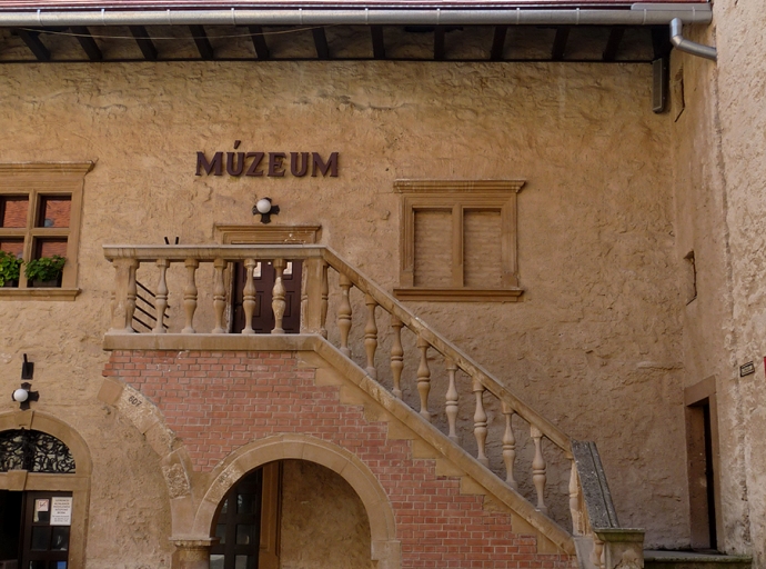 Morbid képes levelezőlap a Zempléni Múzeum gyűjteményében