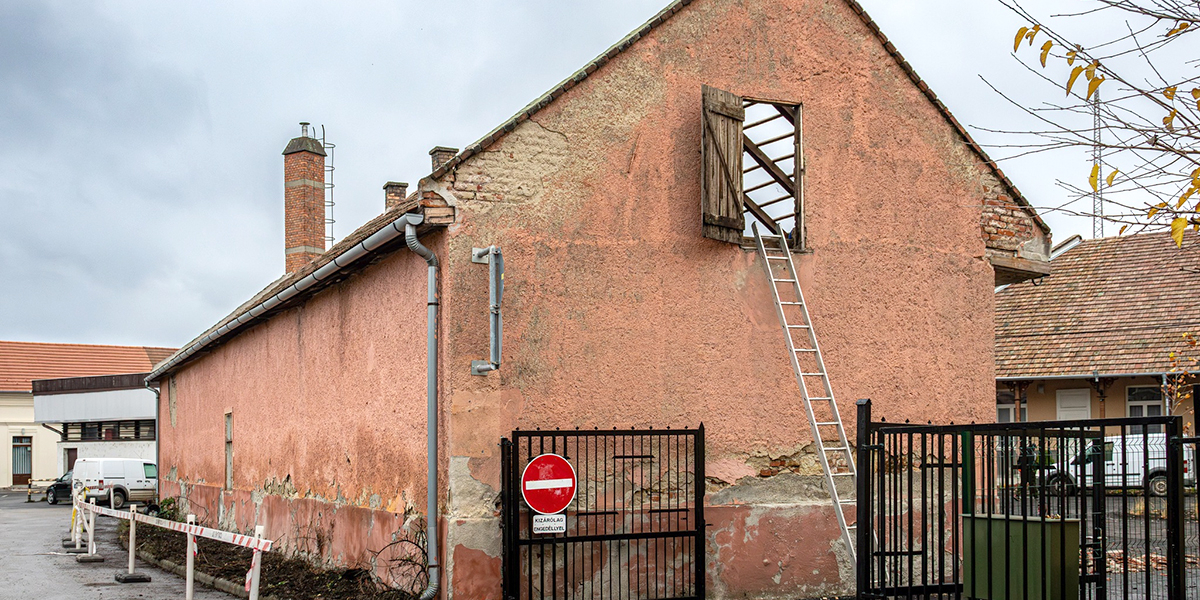 Lakossági tájékoztató Zrínyi utcai bontási munkálatokról és újabb parkolóhelyek kialakításáról