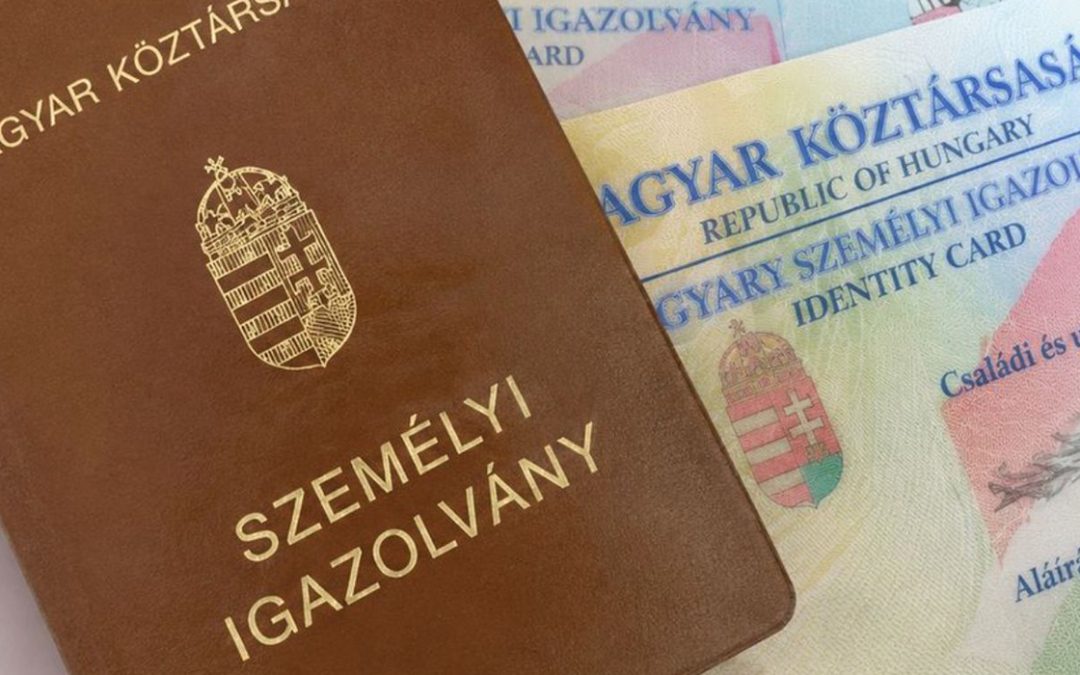 Néhány hét maradt: megszűnnek a régi személyi igazolványok, akár a nyugdíj átvétele is veszélybe kerülhet