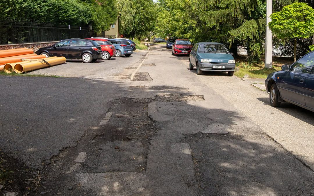 Lakossági tájékoztatás Kossuth köz felújításának újrakezdéséről